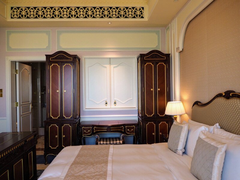 bed and wardrobe in the Executive Room at Legend Palace Hotel